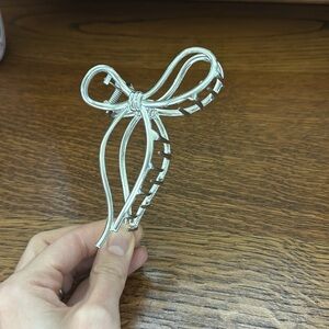 Metal Bow Hair Clip NWOT